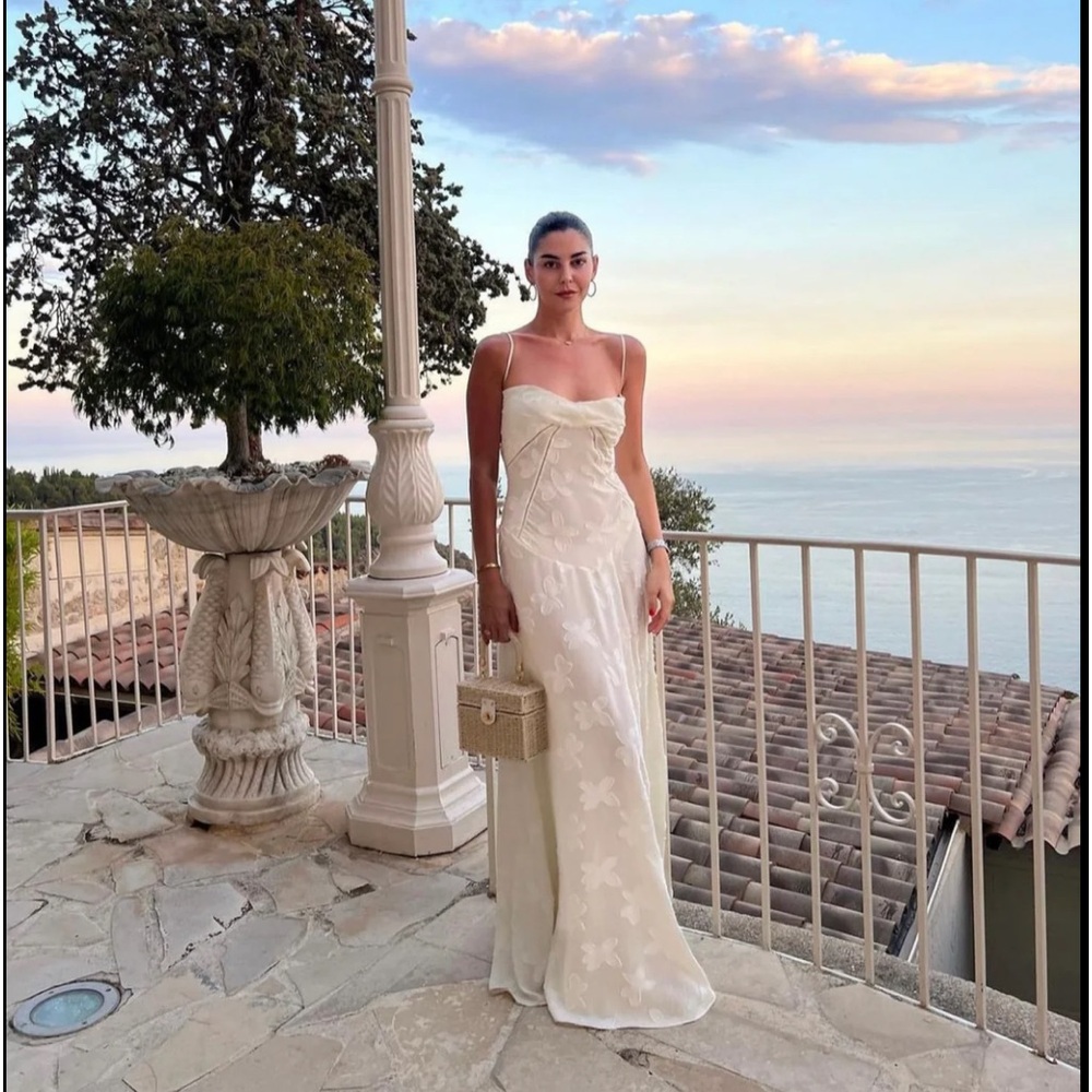 HOUSE OF CB 'Seren' Vintage Cream Floral Lace Back Maxi Dress NWOT size XS - Picture 4 of 17
